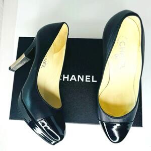 CHANEL Black Leather and Patent Toe Mid-Heel Pumps